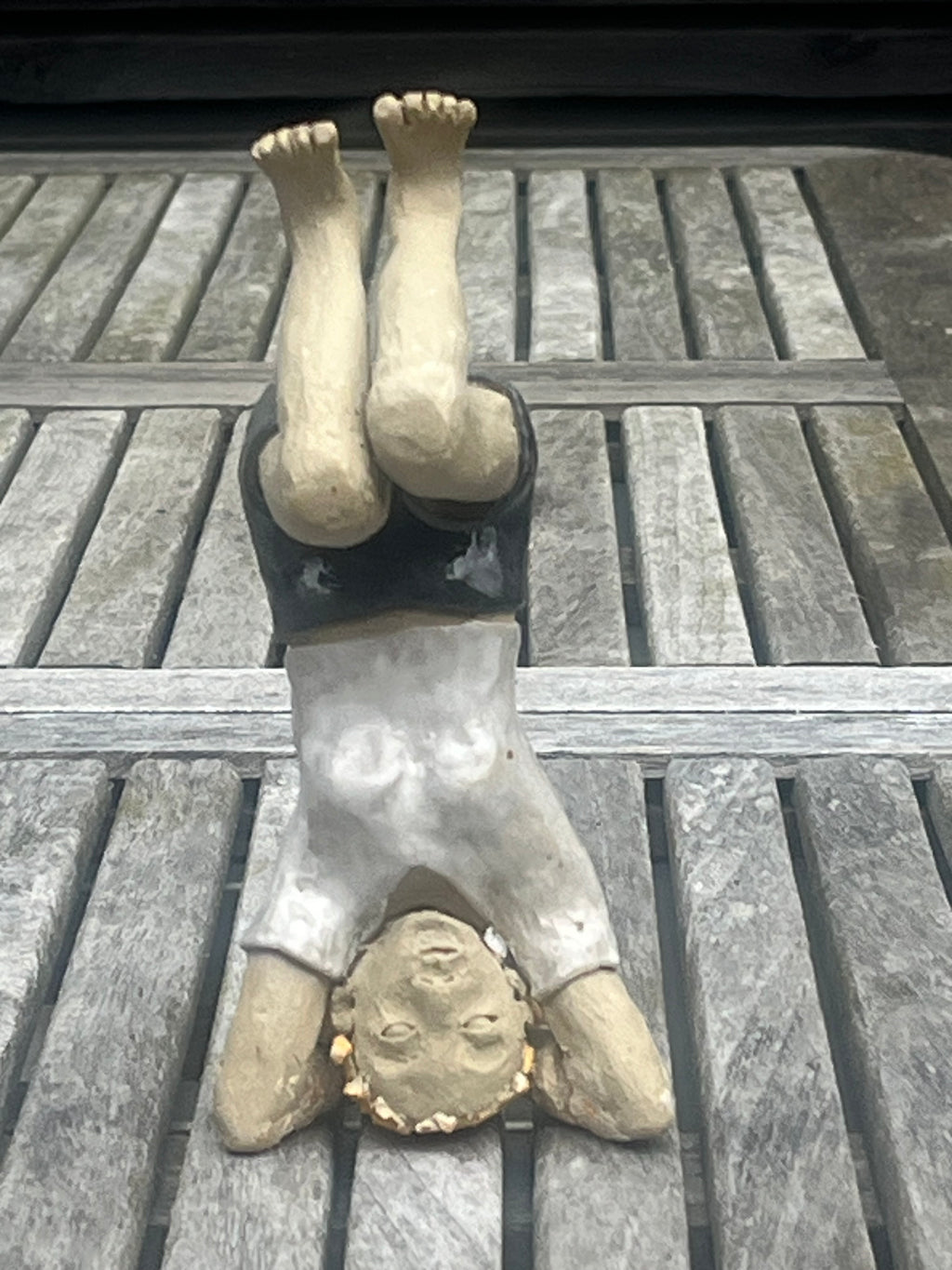 Yogatjej - förbereder huvudstående